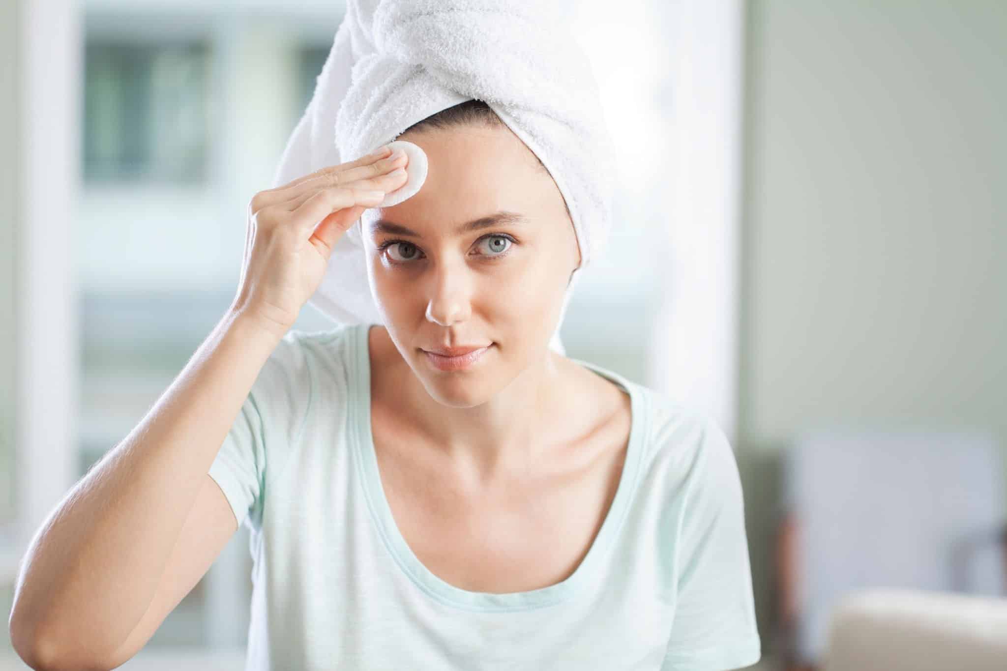 What Does Micellar Water Do For Your Skin? [With 6 Of Our Favorite